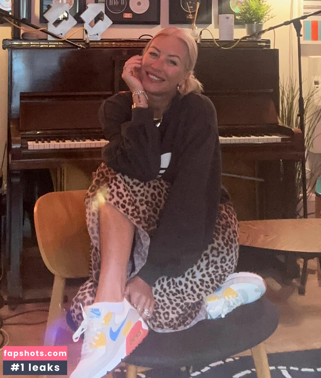 Denise Van Outen gallery photo #48