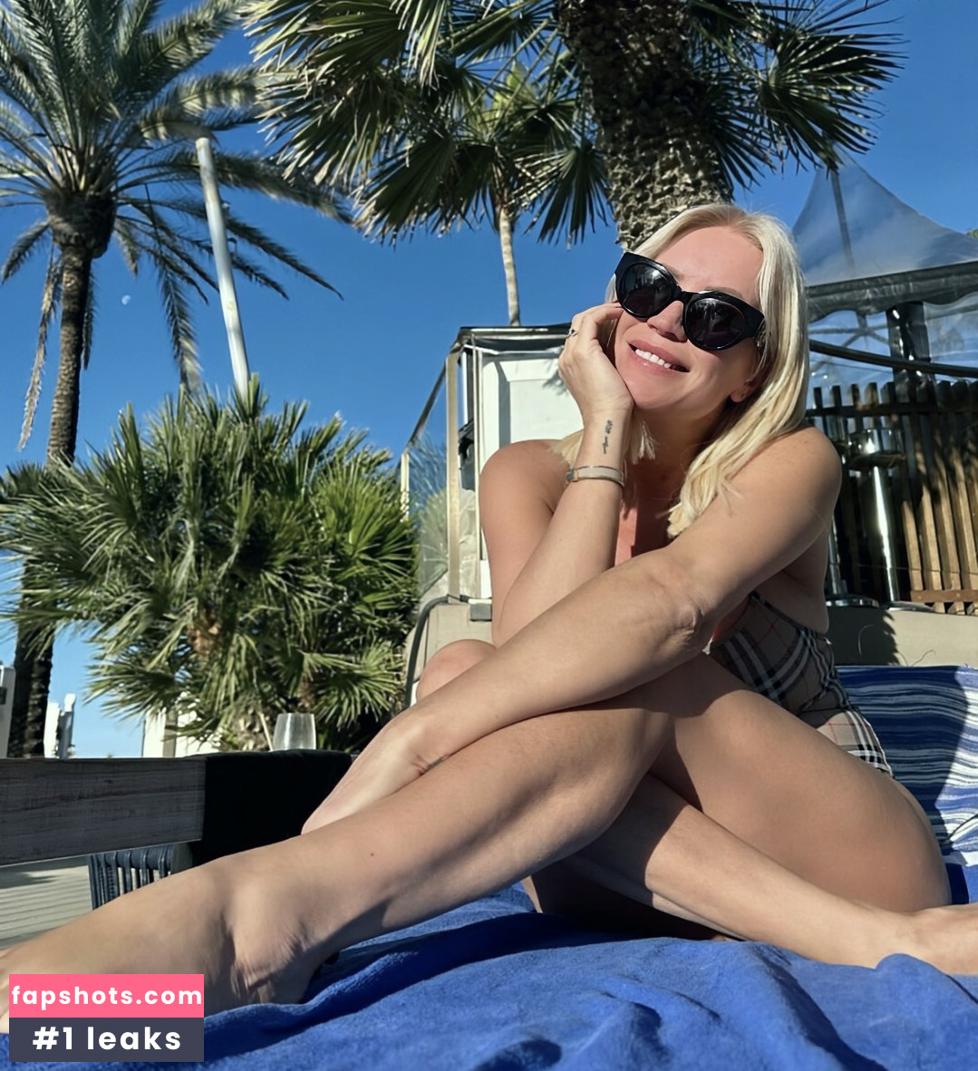 Denise Van Outen gallery photo #85