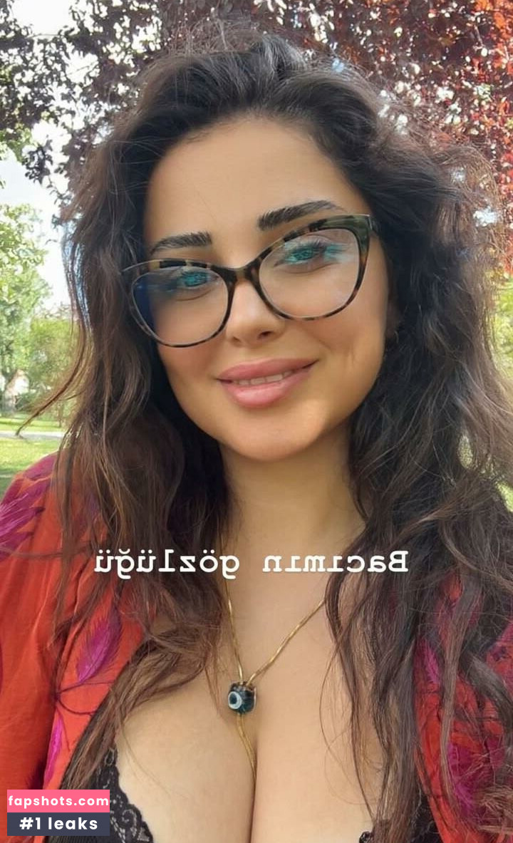 Deniz Bağdaş gallery photo #8