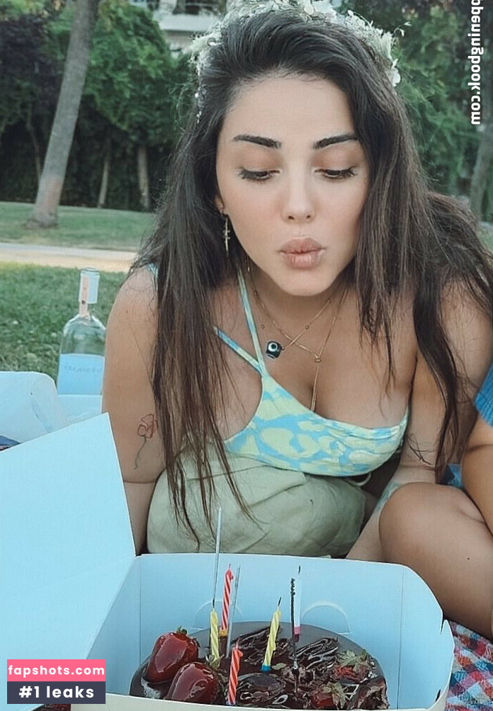 Deniz Bağdaş gallery photo #10