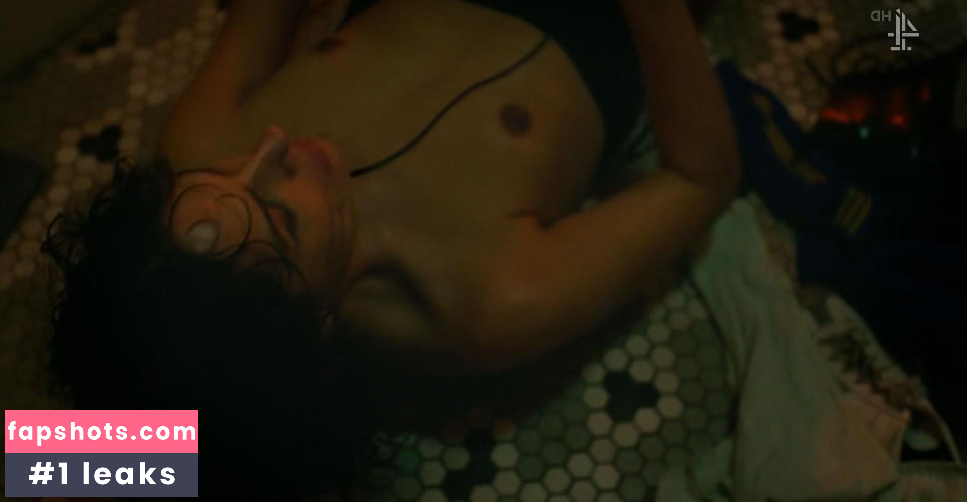 Desiree Akhavan gallery photo #37