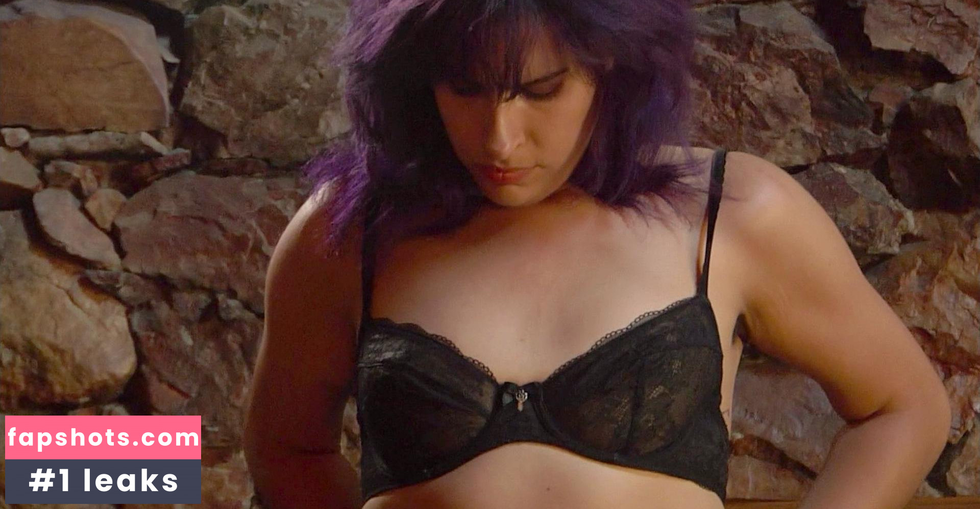 Desiree Akhavan gallery photo #57