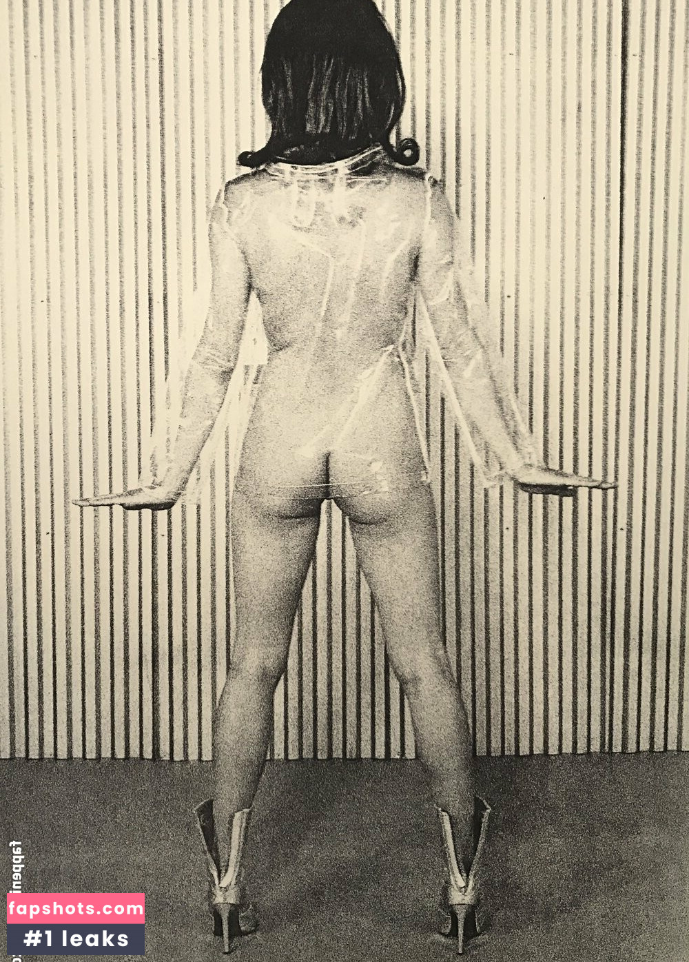 Devon Lee Carlson gallery photo #16