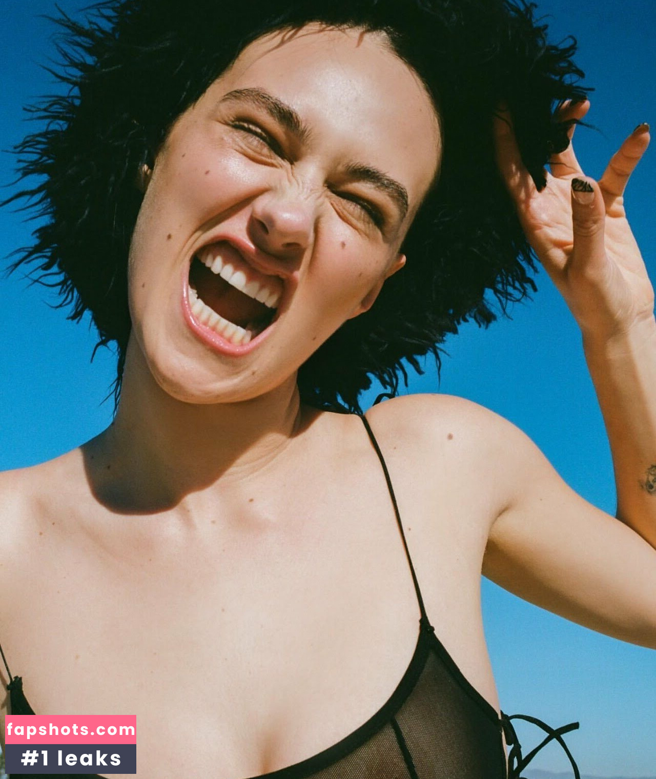 Devon Lee Carlson gallery photo #18