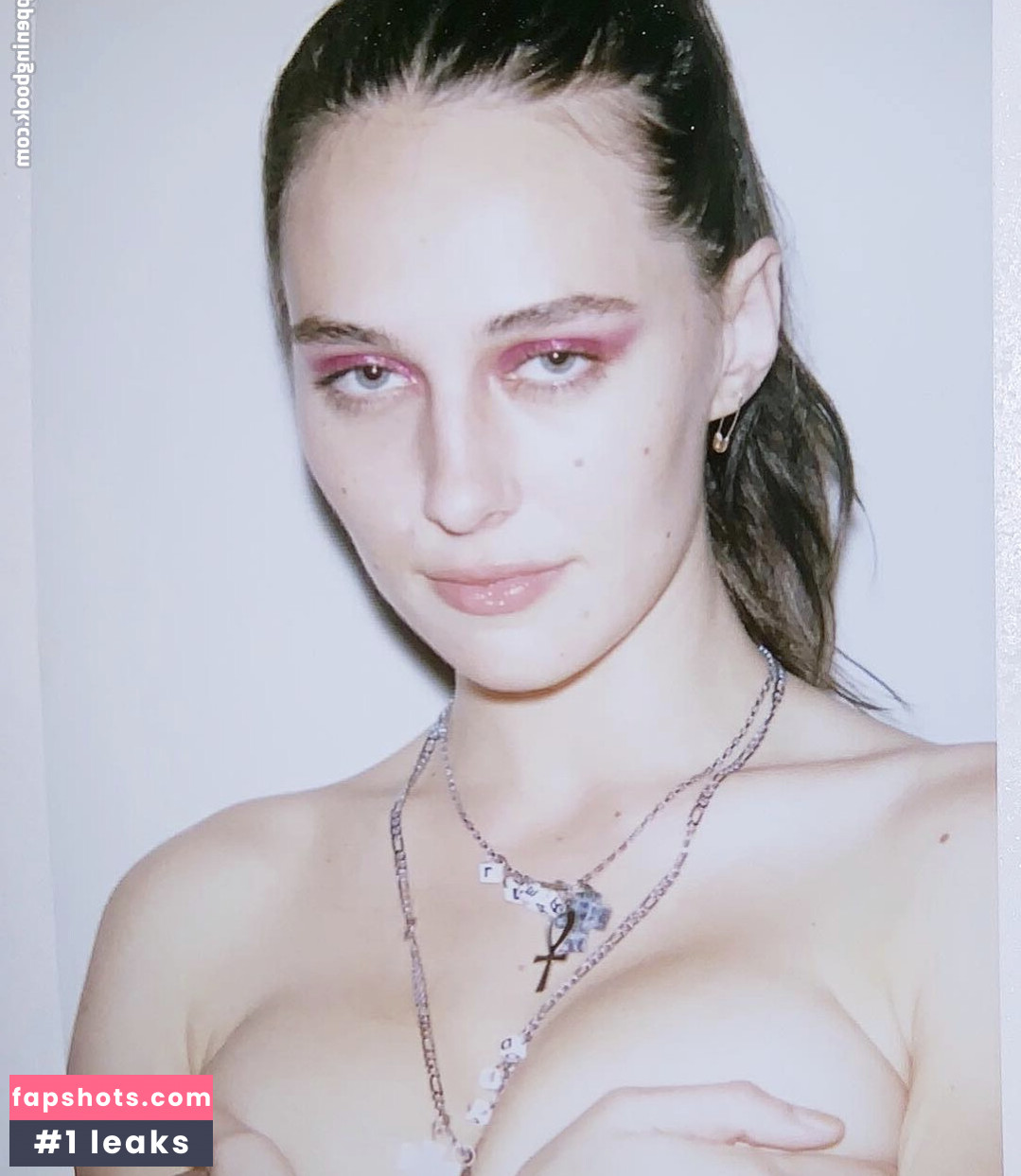 Devon Lee Carlson gallery photo #3