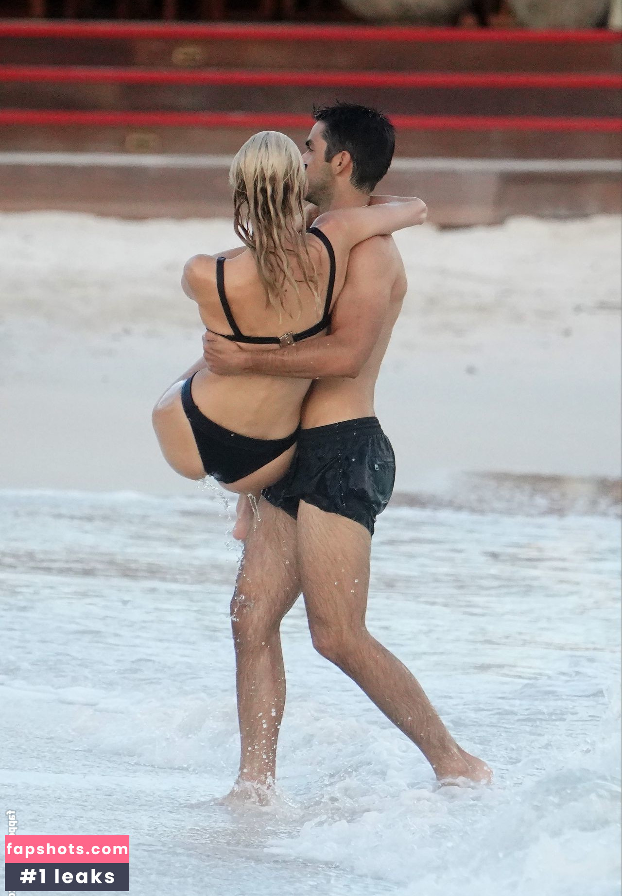 Devon Windsor gallery photo #110