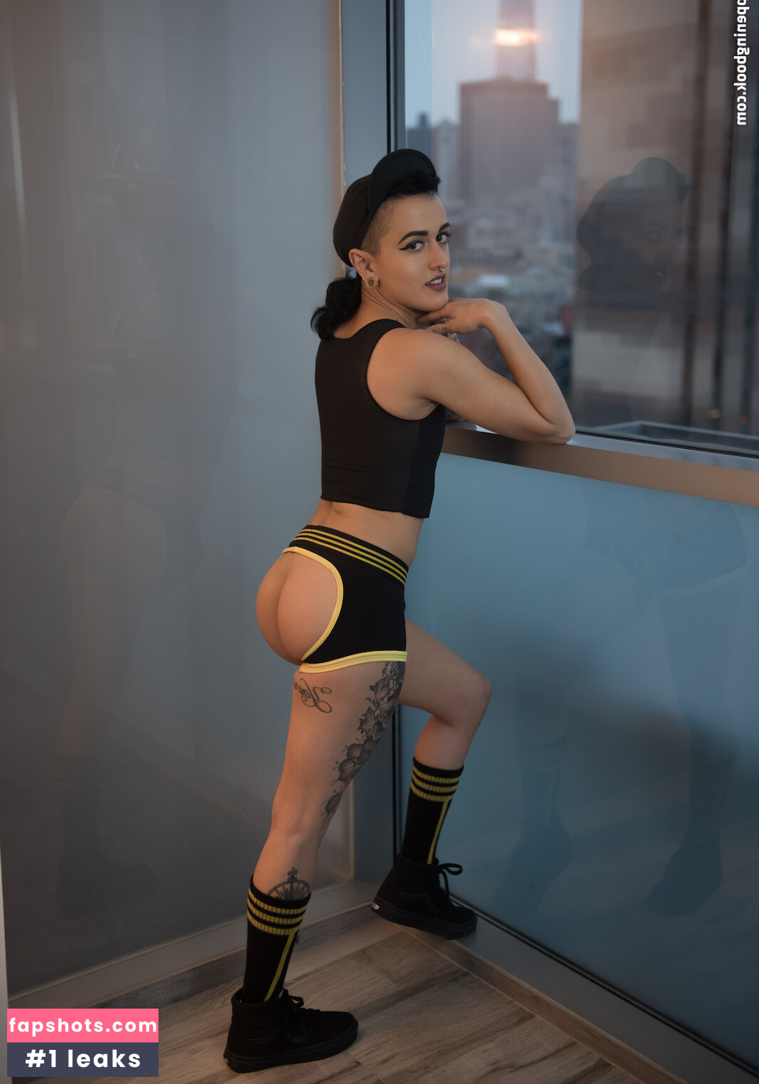 Devorah Reine gallery photo #6