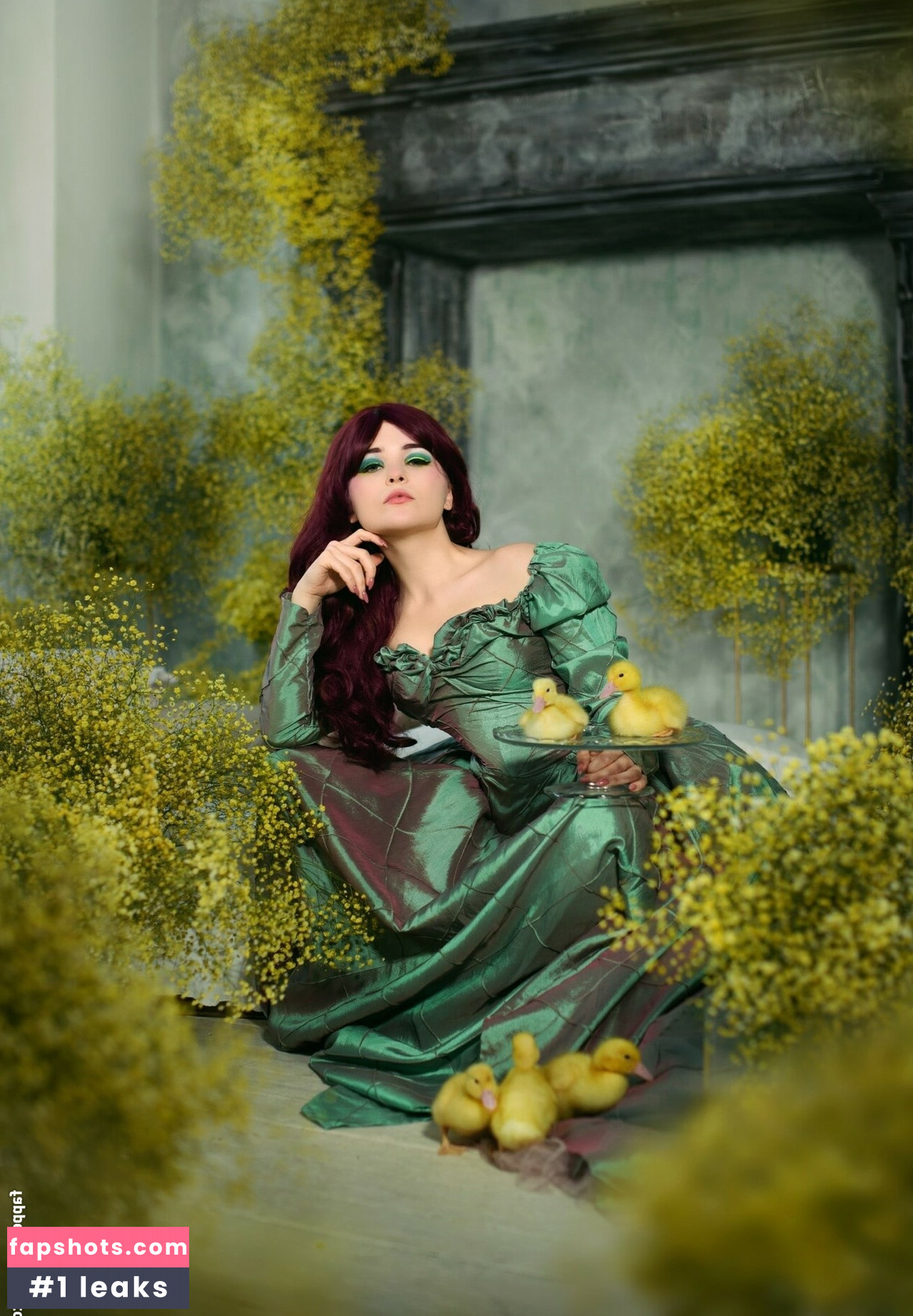 Di Simon nude babe gallery