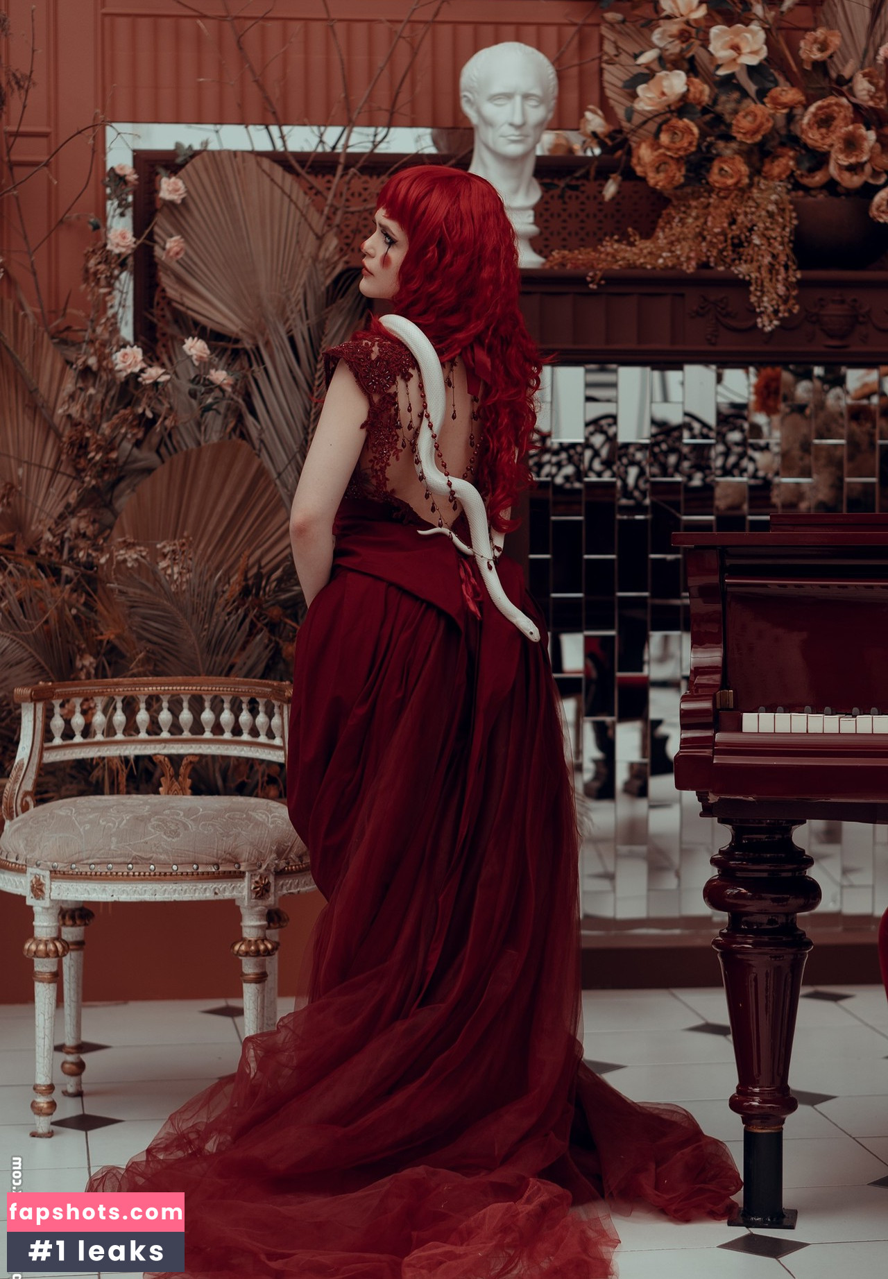 Di Simon gallery photo #34