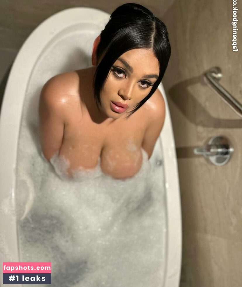 Diana Estrada gallery photo #7