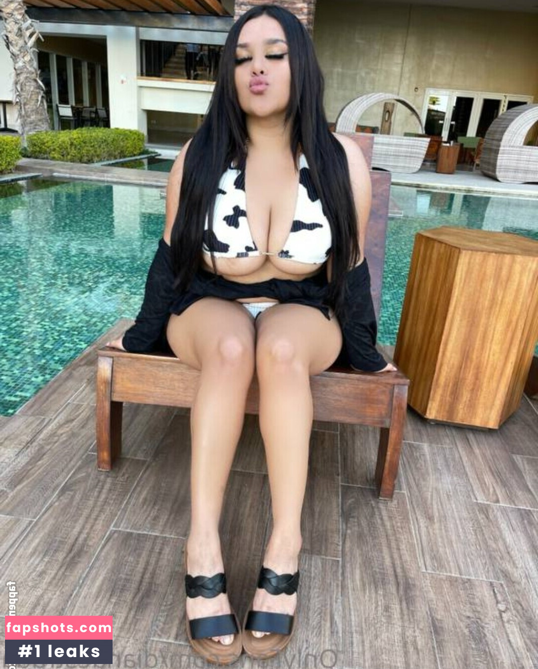 Diana Estrada gallery photo #64