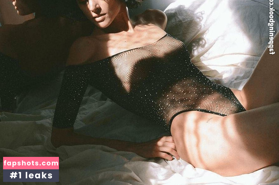 Diana Sar gallery photo #7