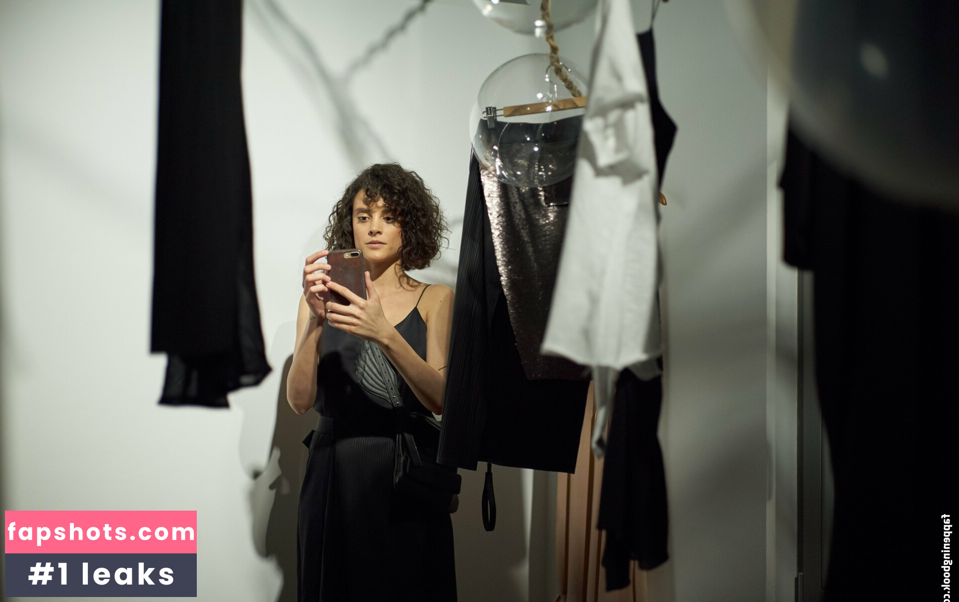 Diana Sar gallery photo #8