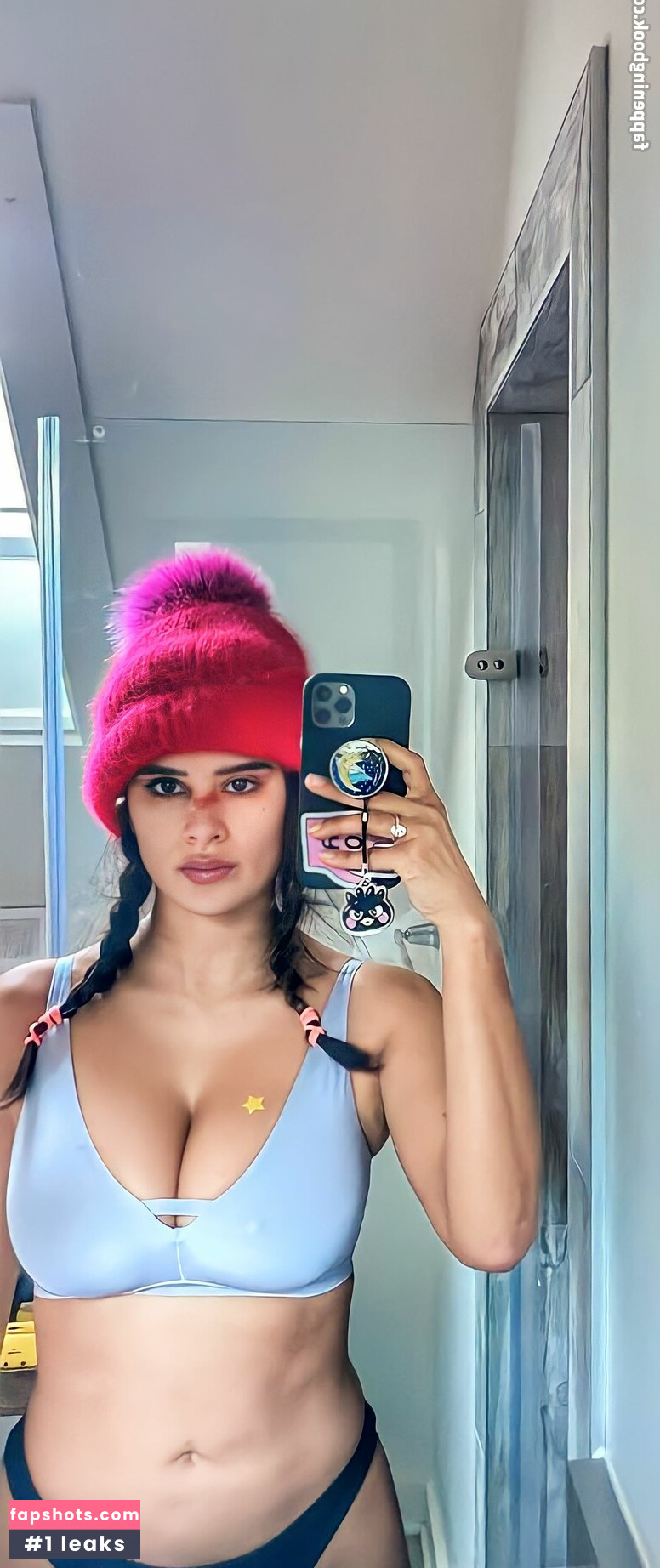 Diane Guerrero gallery photo #139