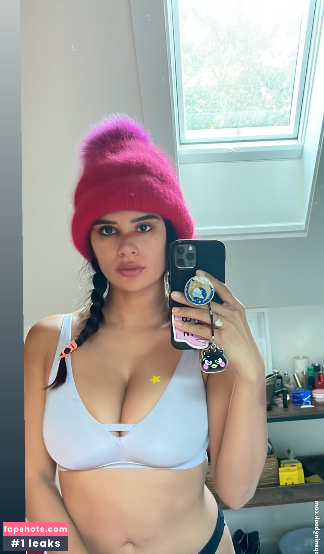 Diane Guerrero gallery photo #152