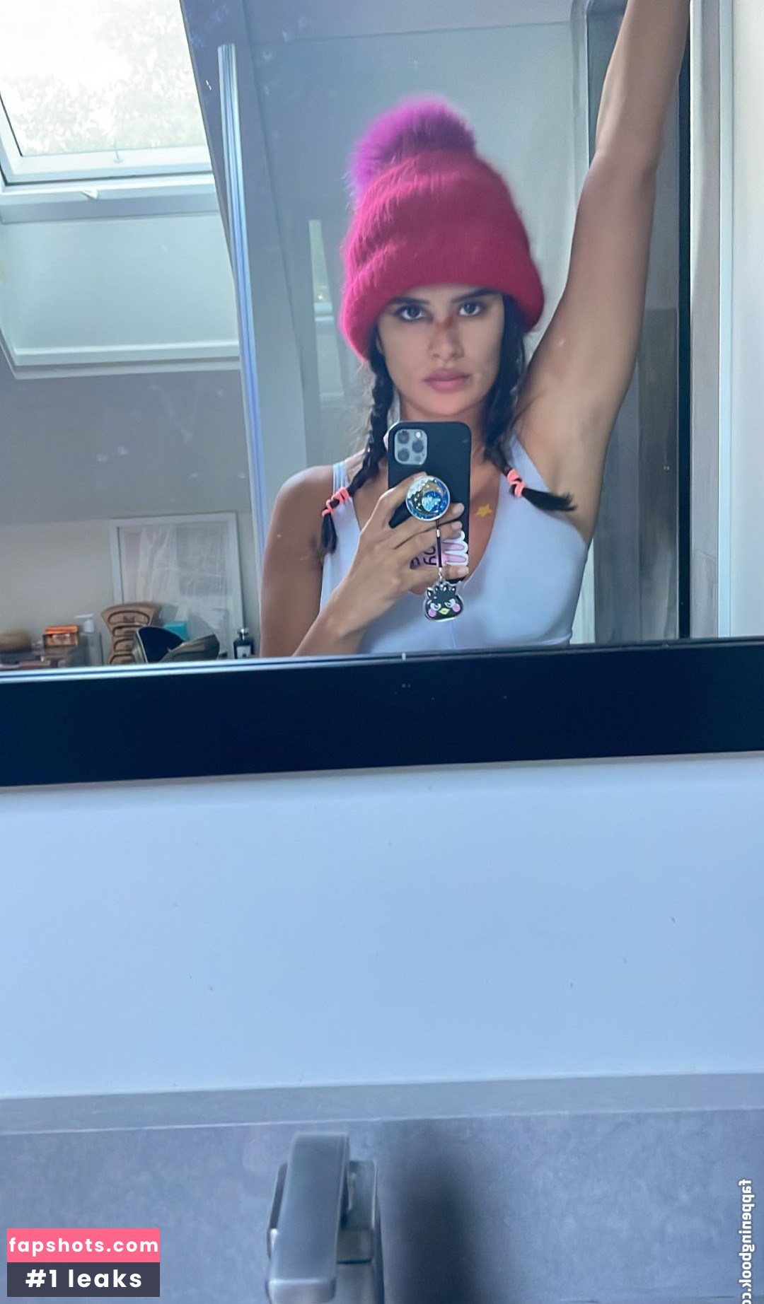 Diane Guerrero gallery photo #153