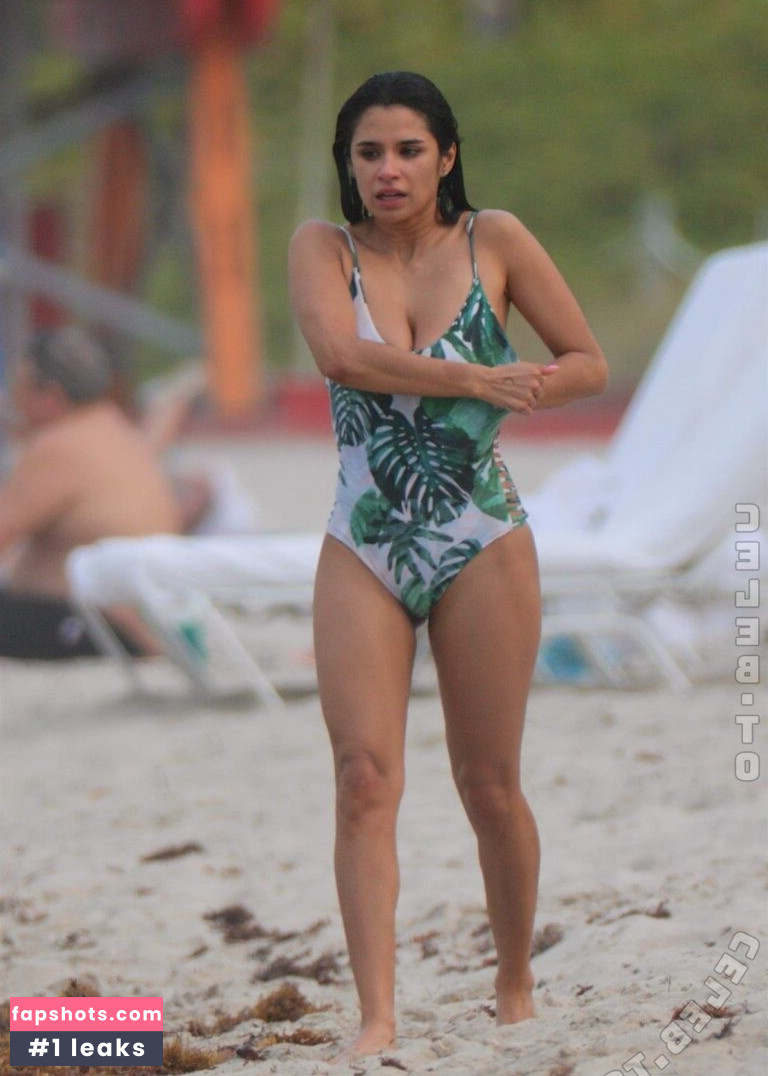 Diane Guerrero gallery photo #28