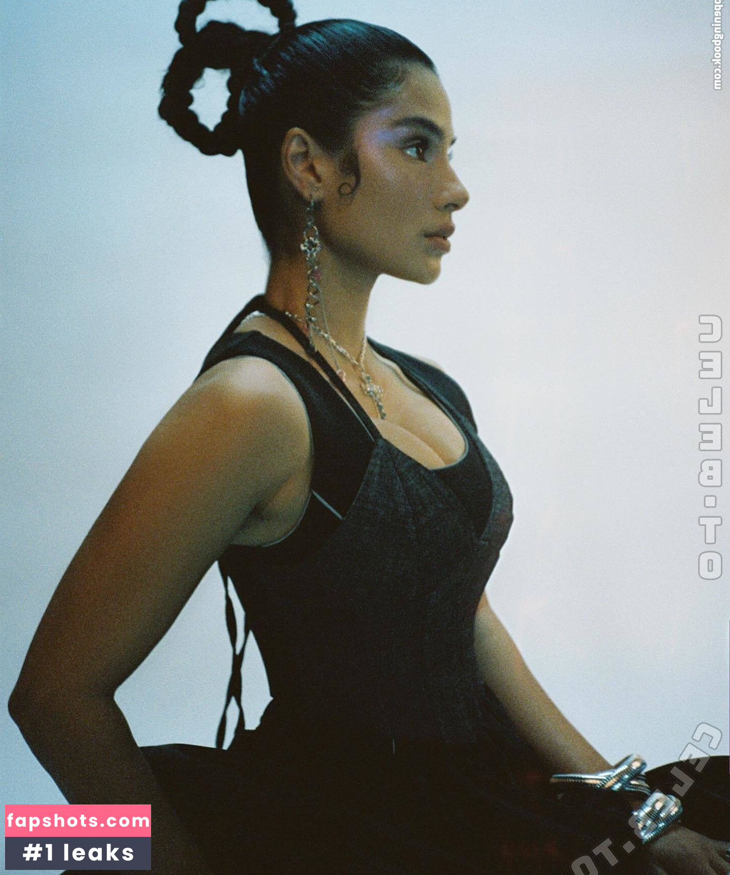 Diane Guerrero gallery photo #7