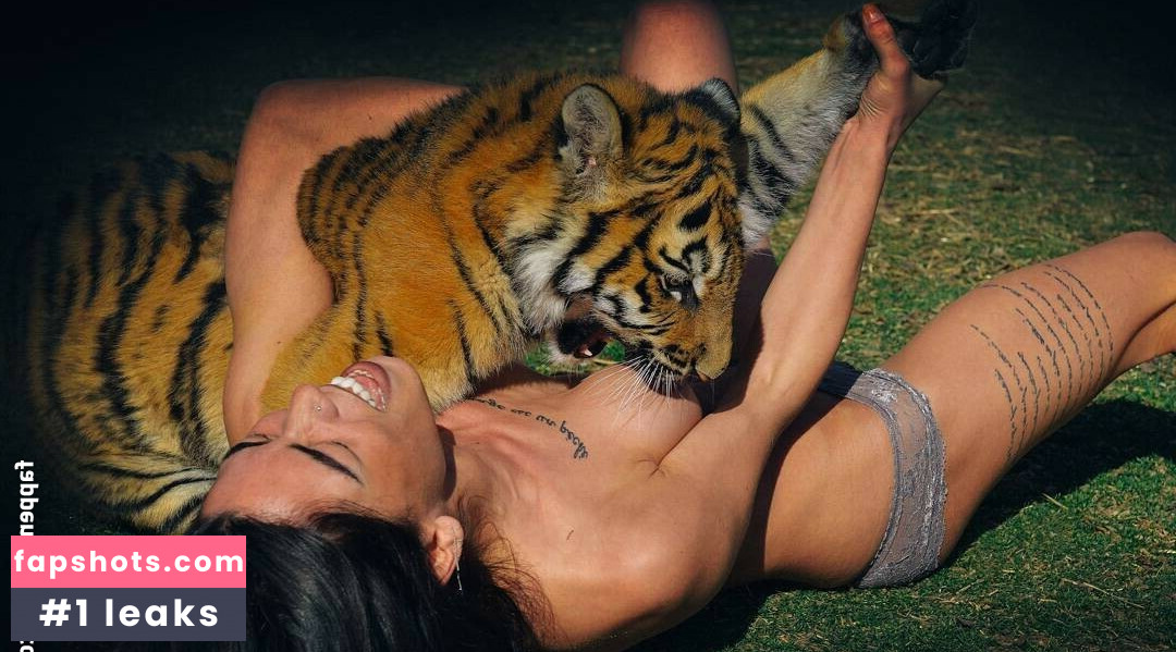 Didem Dinç gallery photo #15