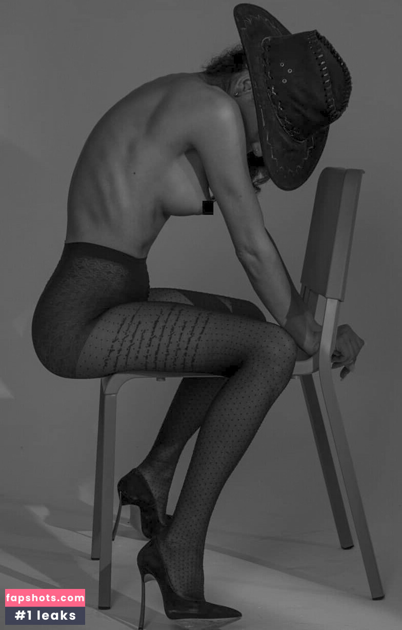 Didem Dinç gallery photo #31