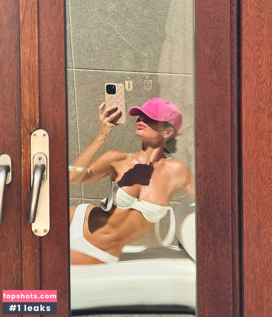 Dina Broadhurst gallery photo #10