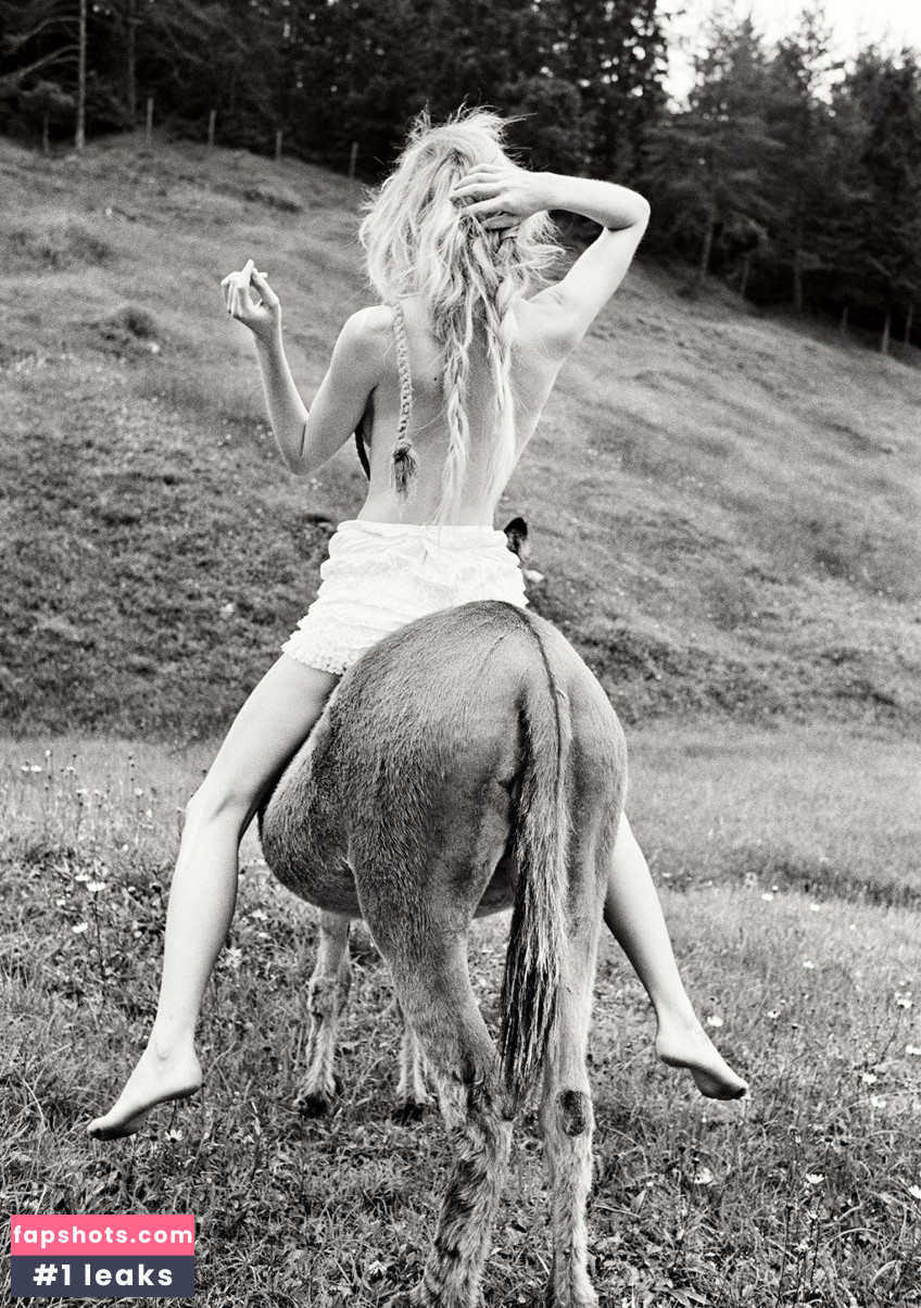 Dioni Tabbers gallery photo #85