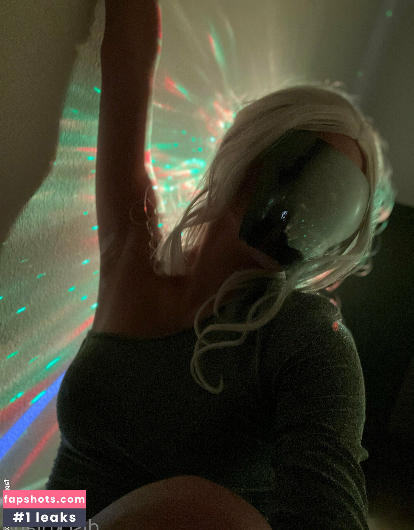 disckoland nude babe gallery