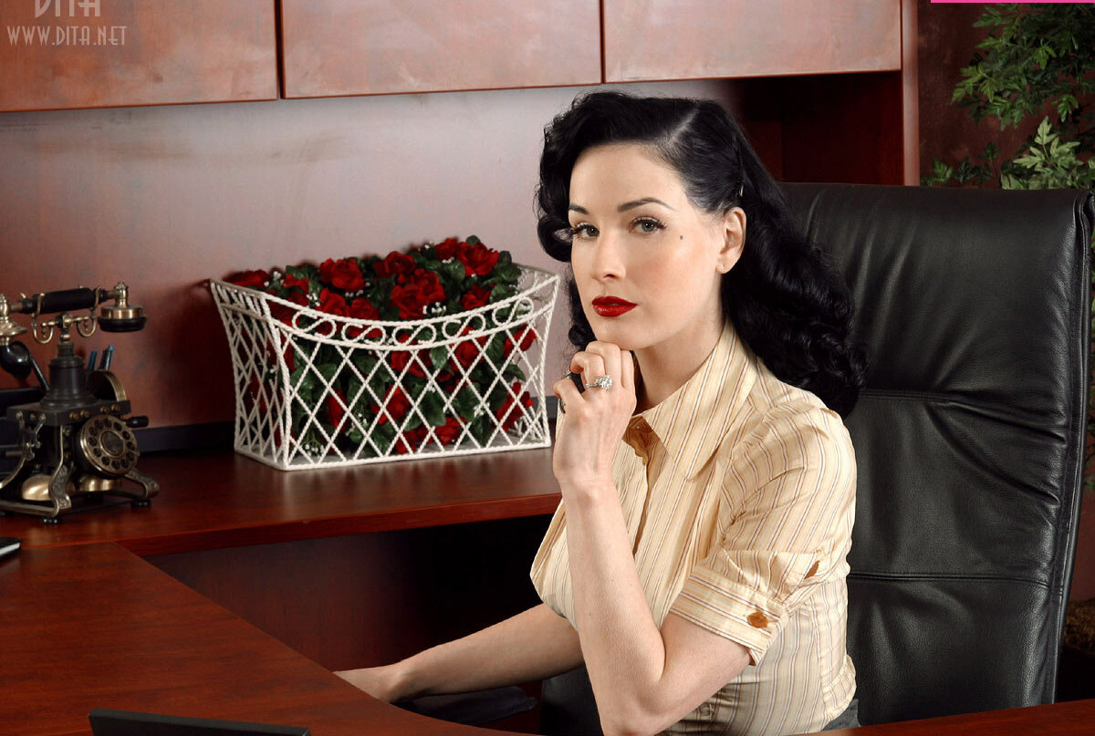 dita-von-teese gallery photo #2038