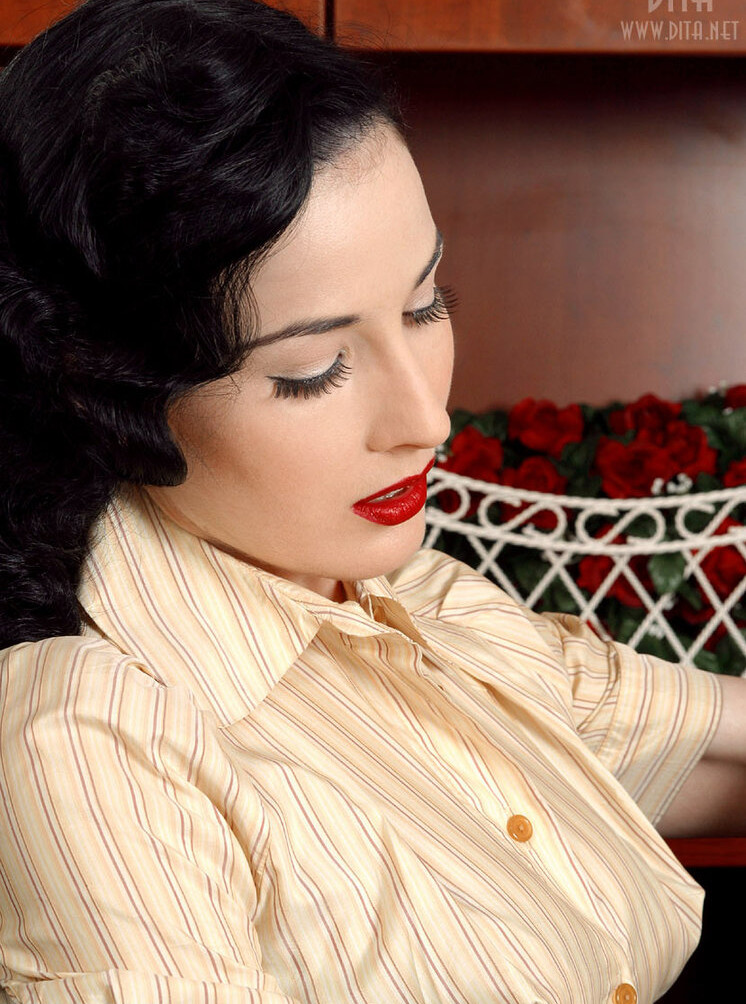 dita-von-teese gallery photo #975