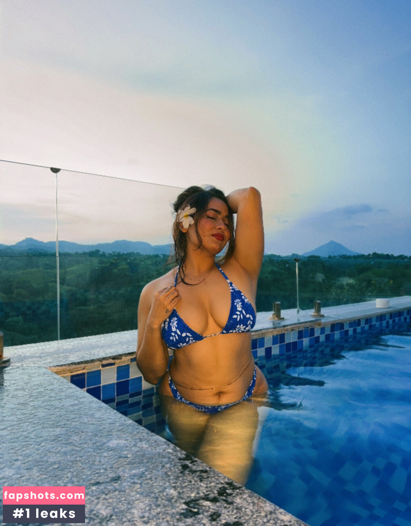 Divya Mistry gallery photo #6