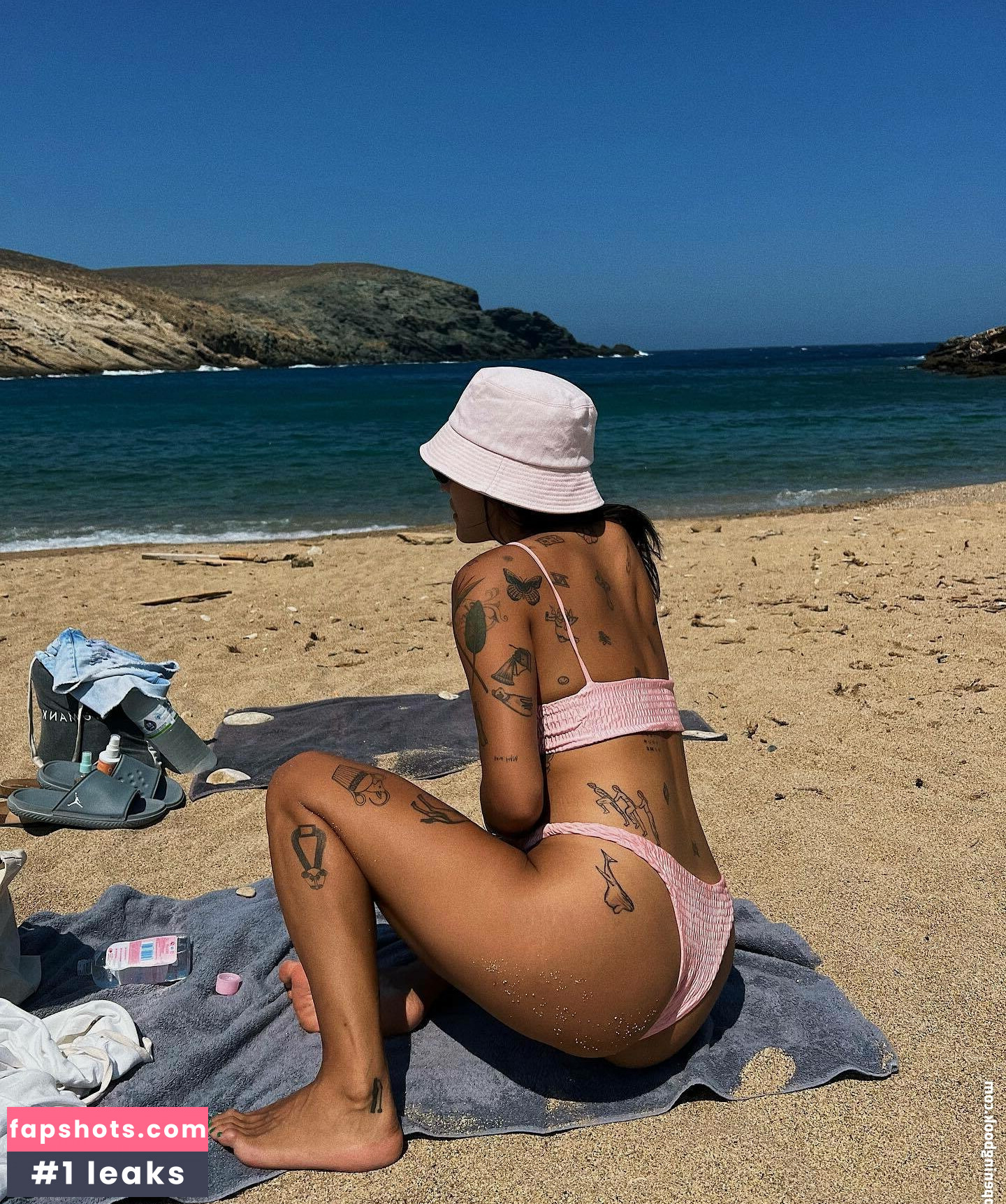 DJ Peggy Gou nude babe gallery