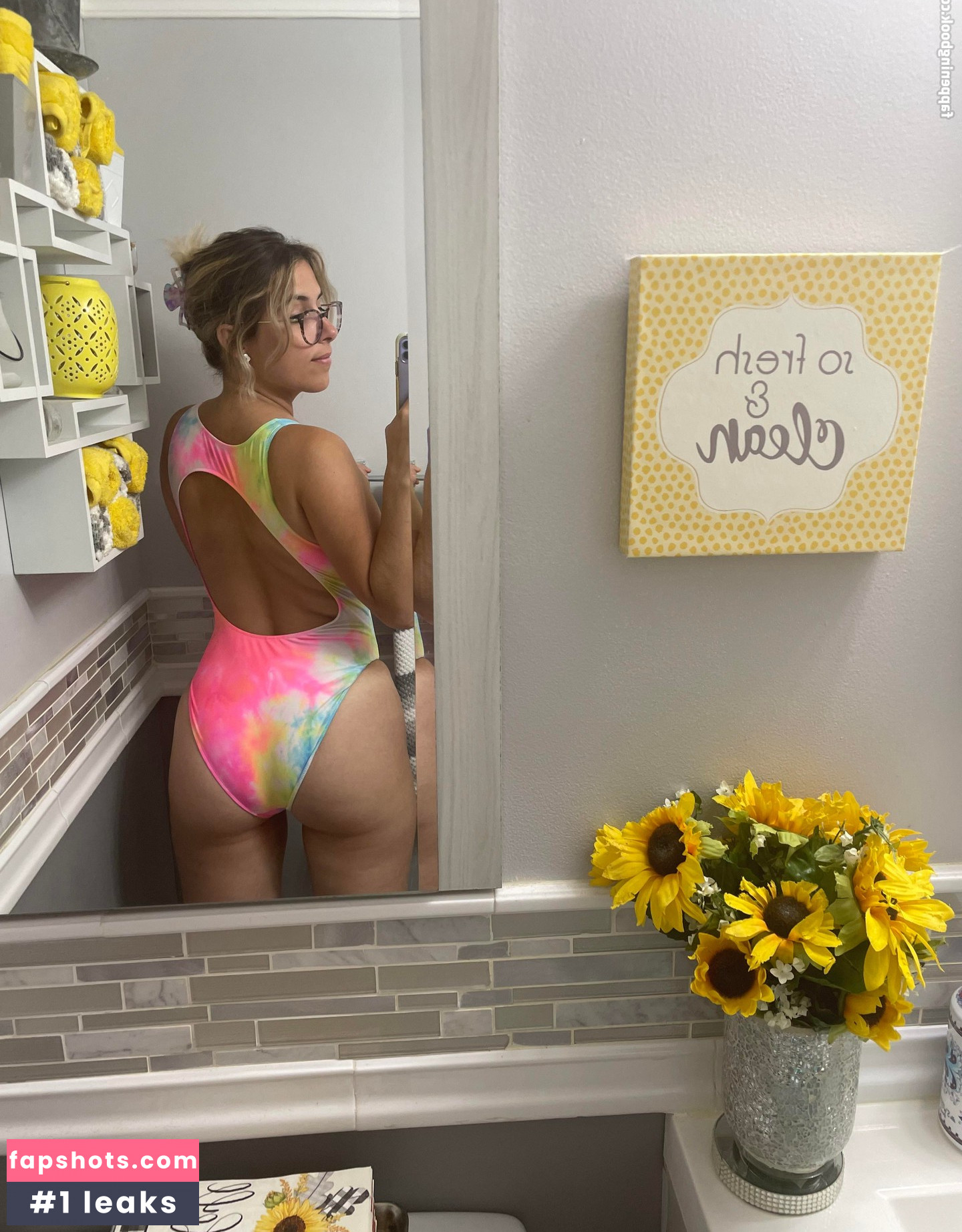 Dogsanimeandhiking nude babe gallery