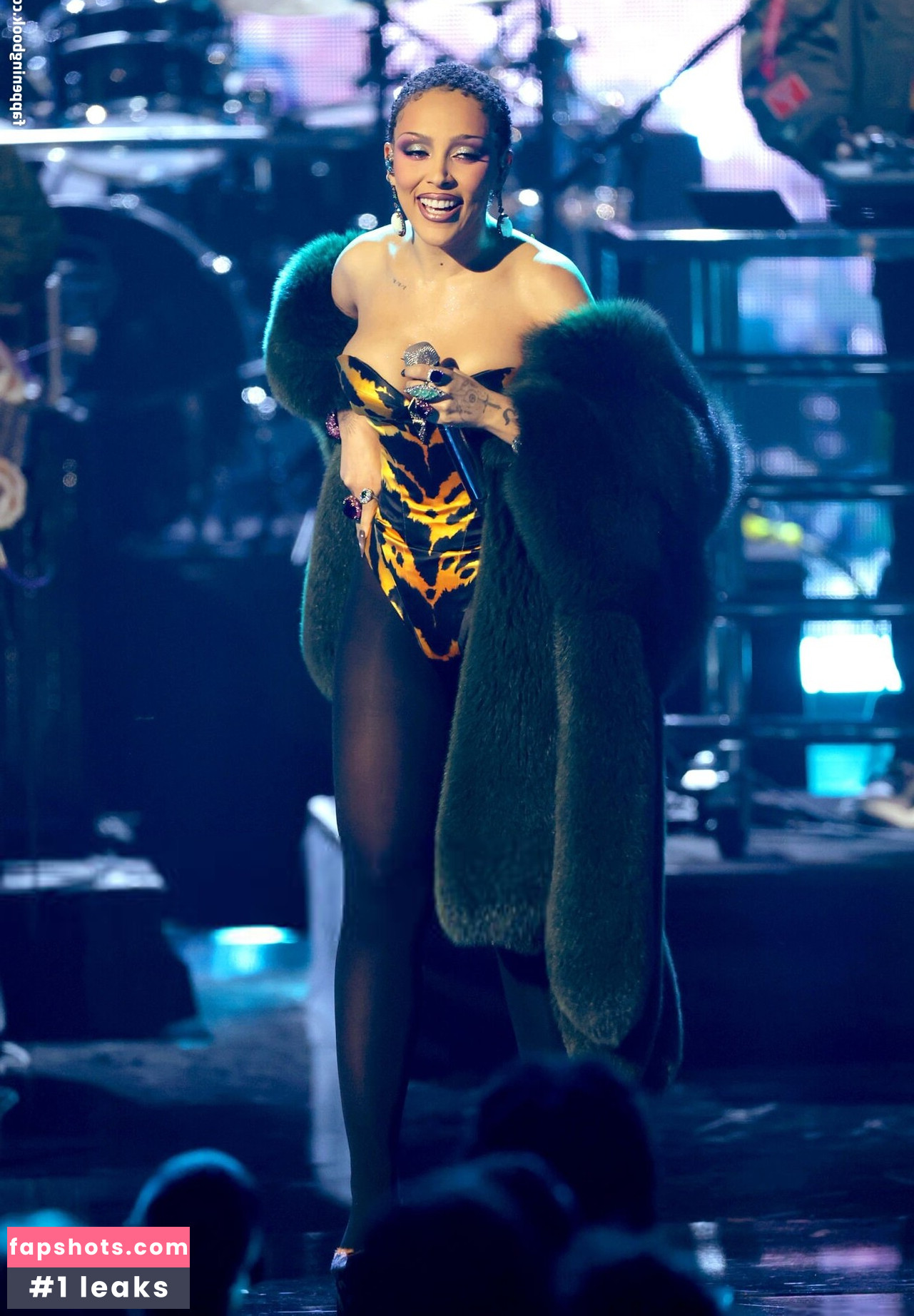 Doja Cat gallery photo #13