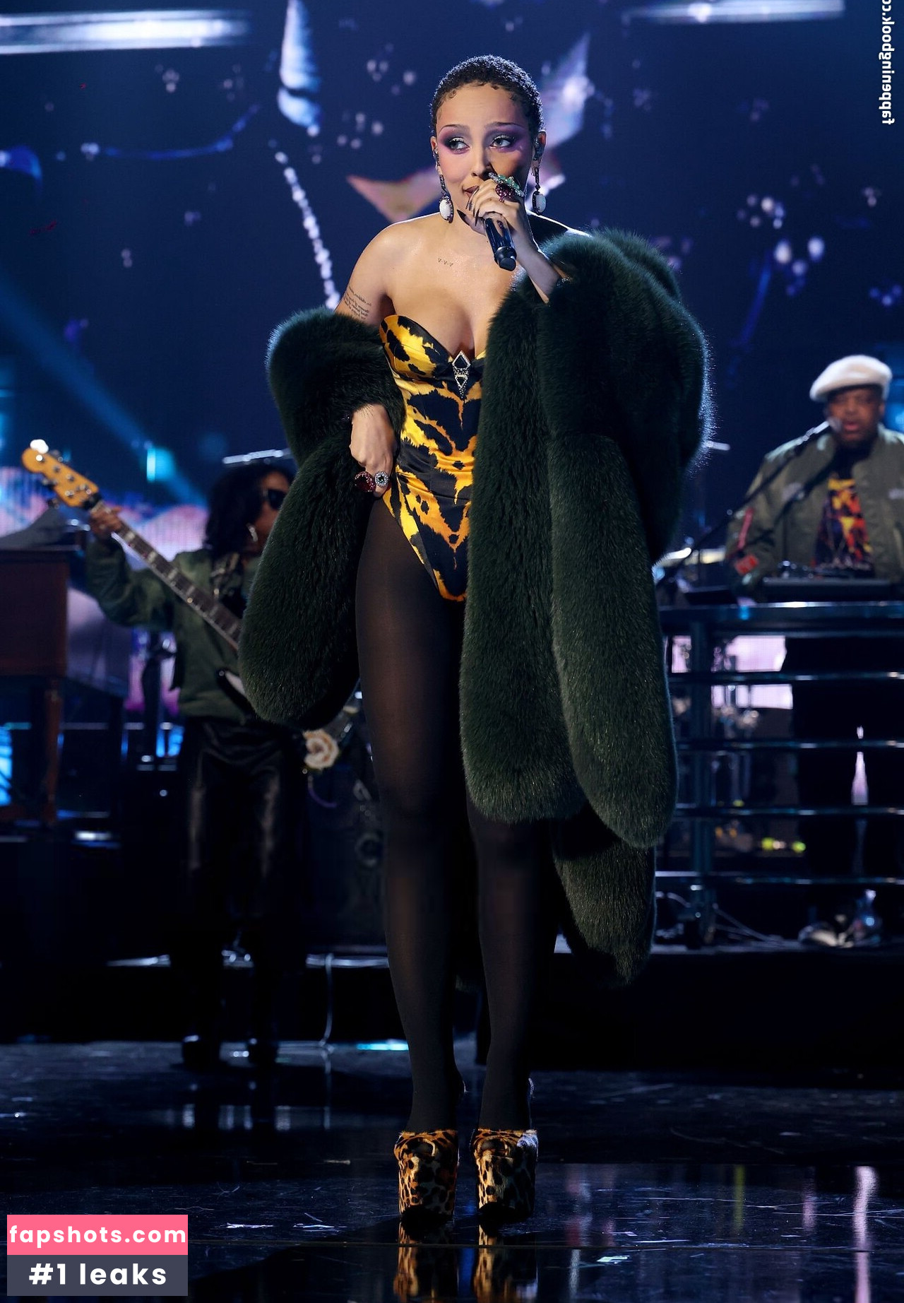 Doja Cat gallery photo #9