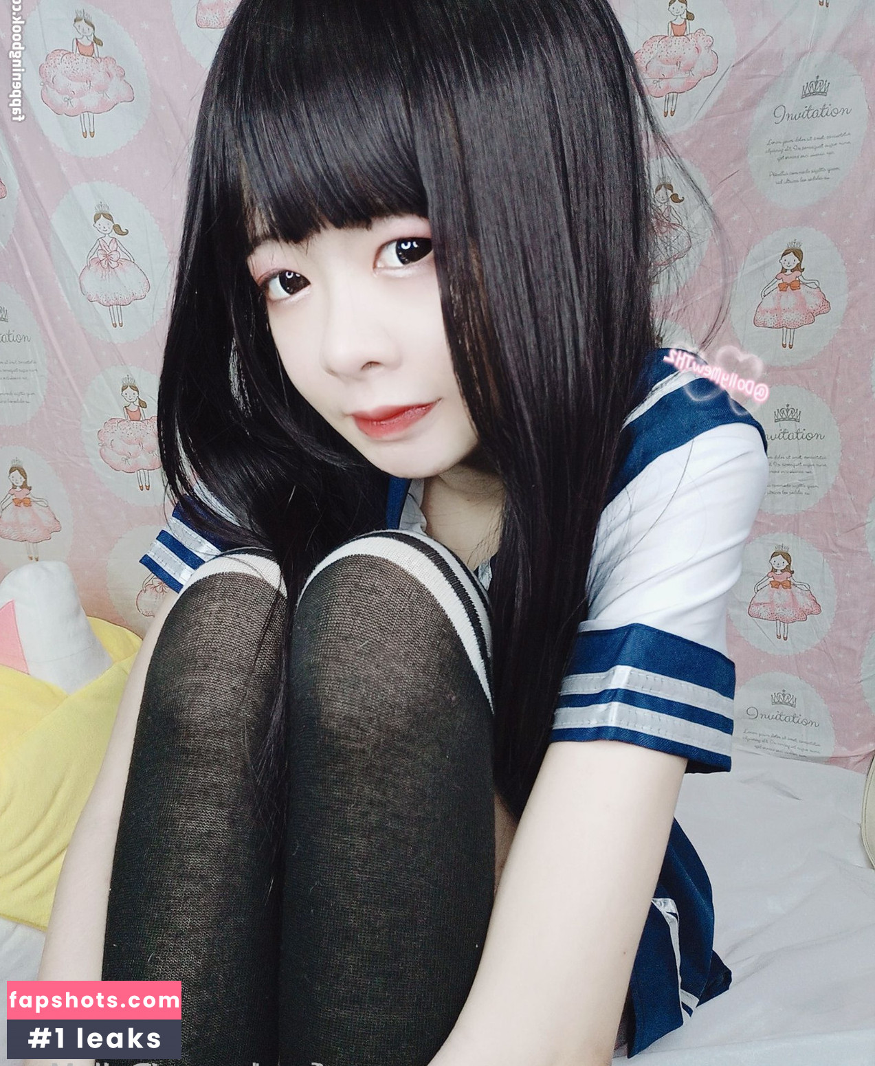 DollyMew gallery photo #14