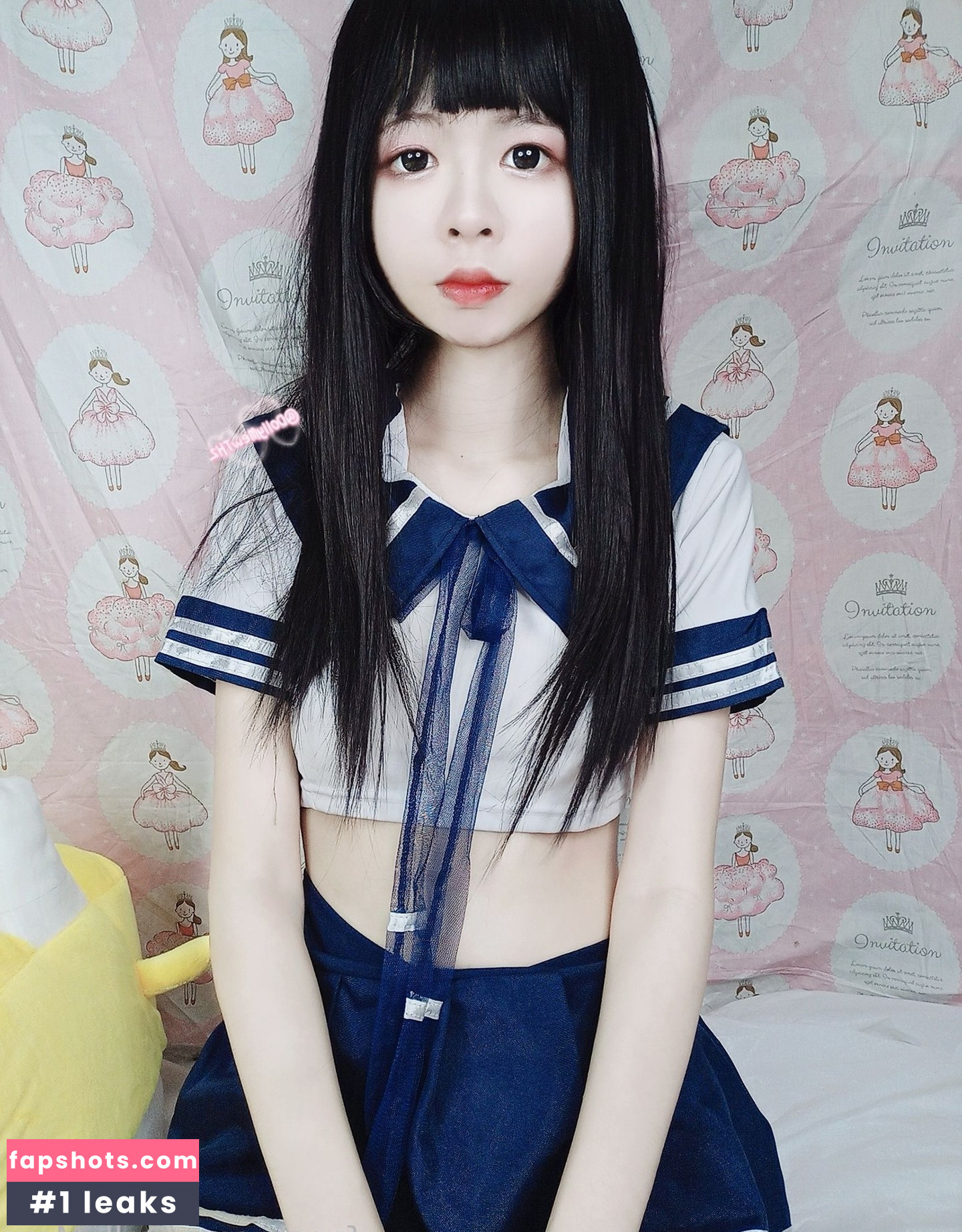 DollyMew nude babe gallery