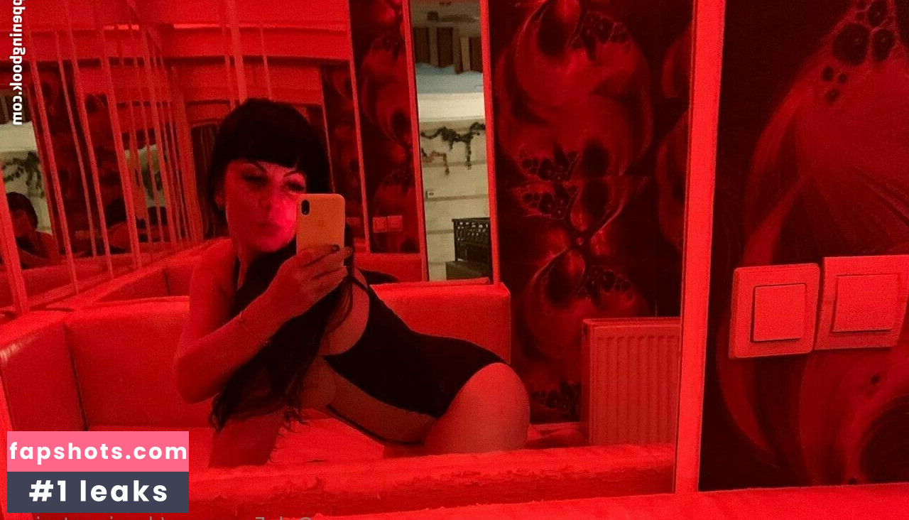 dominant_rina gallery photo #7