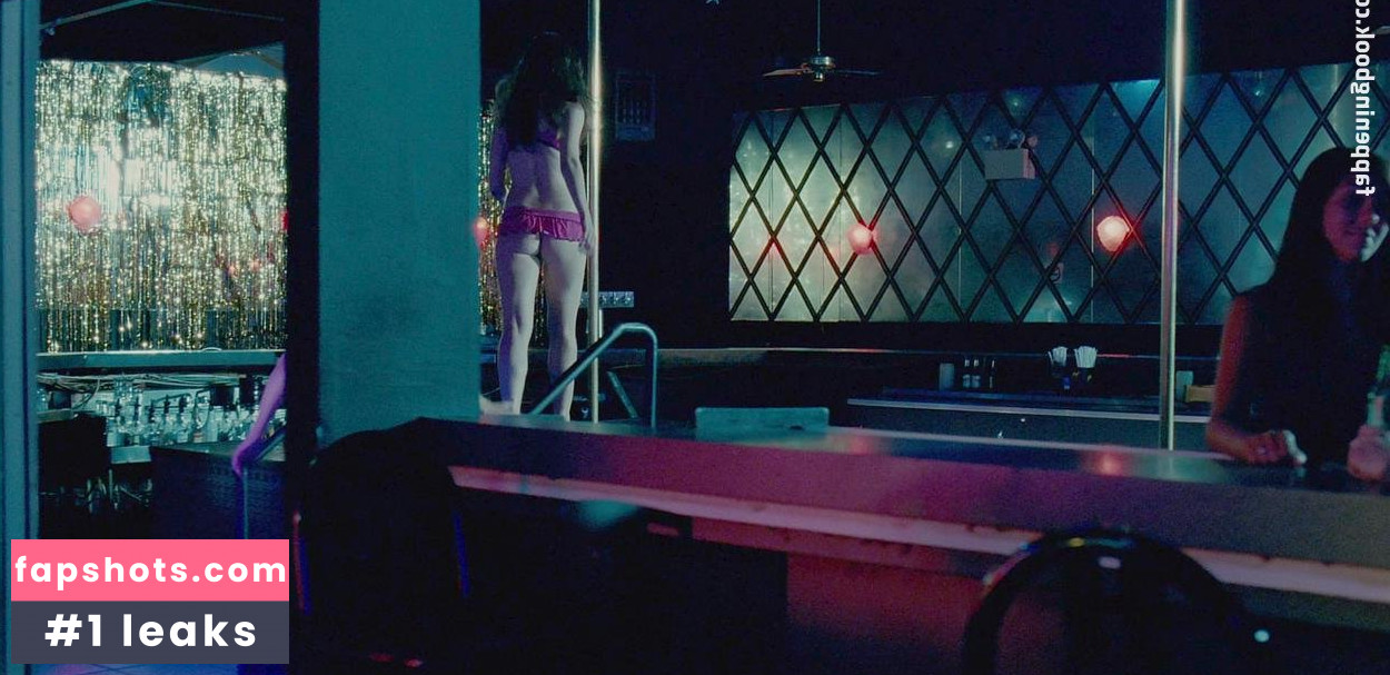 Dominik García-Lorido nude babe gallery