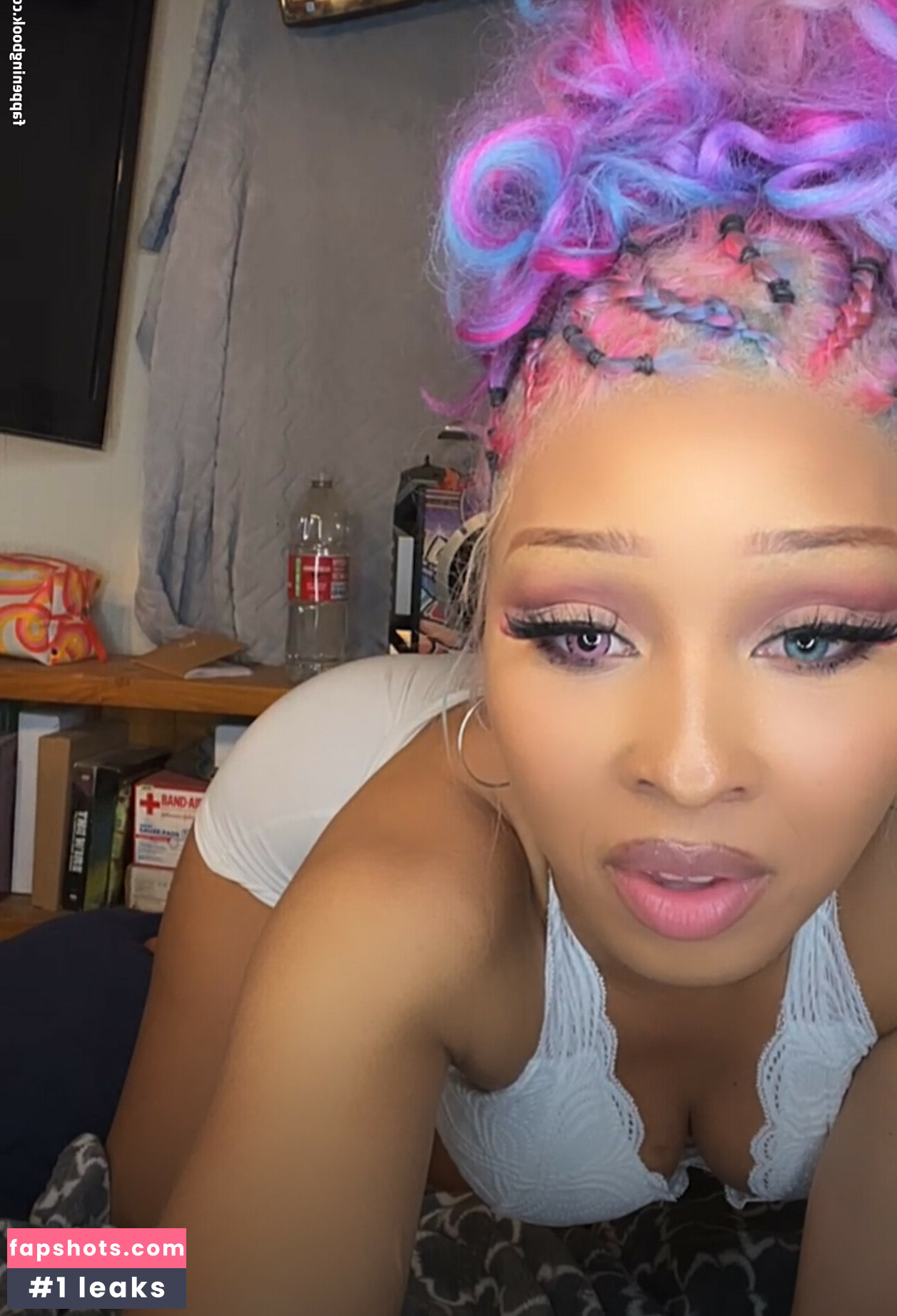 Dominique Danielle gallery photo #3