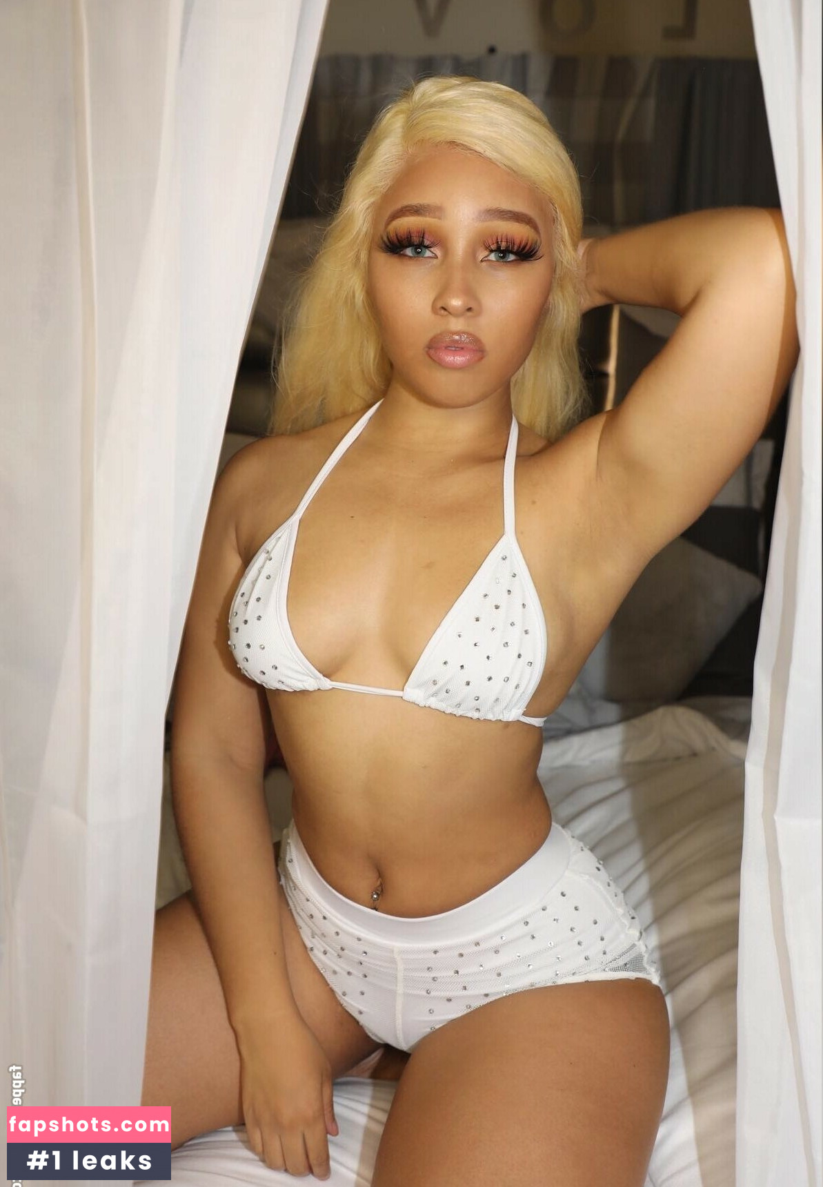 Dominique Danielle gallery photo #33