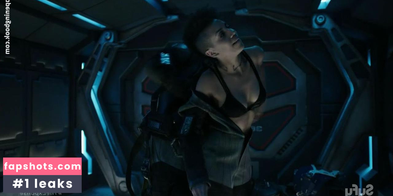 Dominique Tipper gallery photo #7