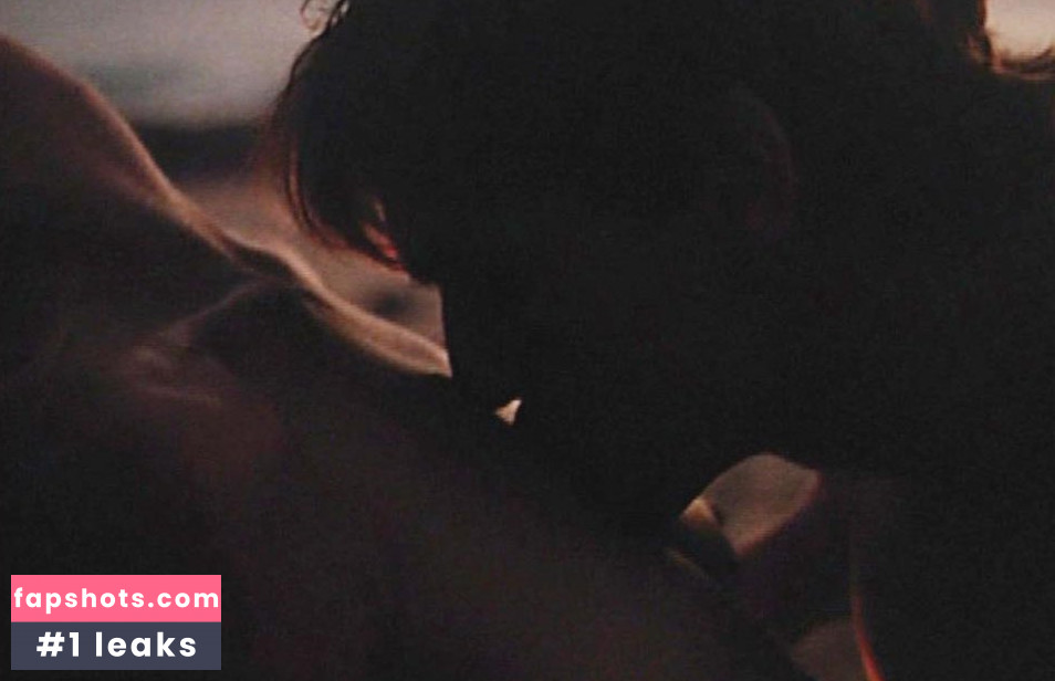 Dona Speir gallery photo #17