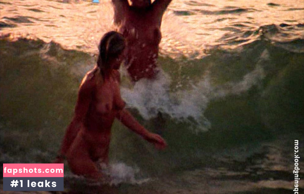 Dona Speir gallery photo #4