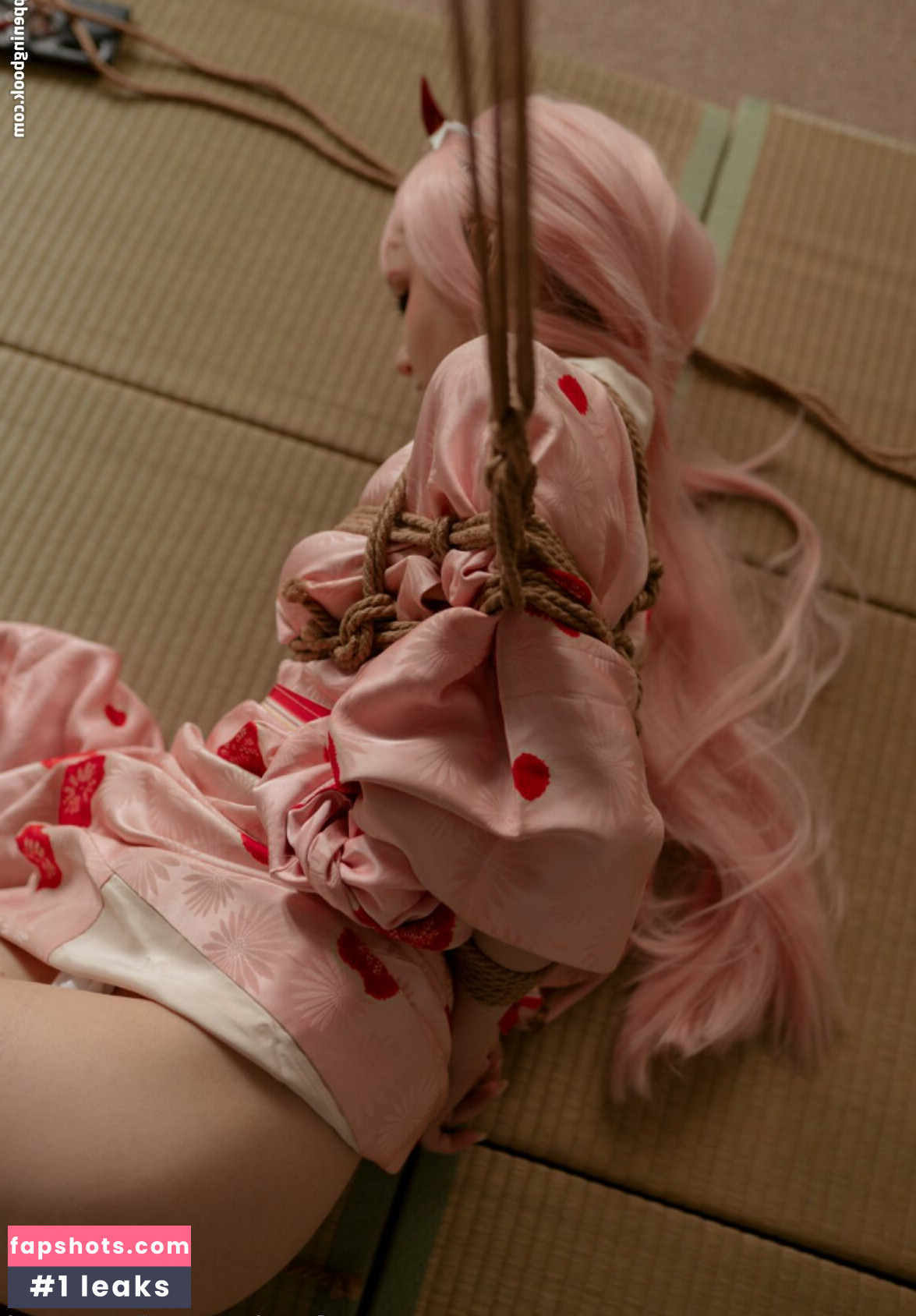 Donna Loli gallery photo #85