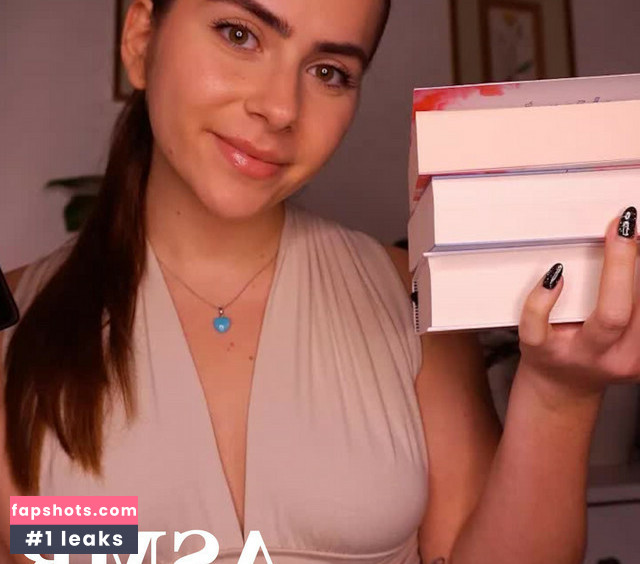 Dori ASMR gallery photo #2