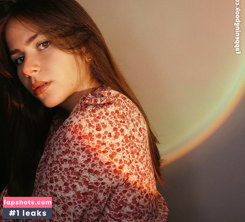 Dori ASMR nude babe gallery