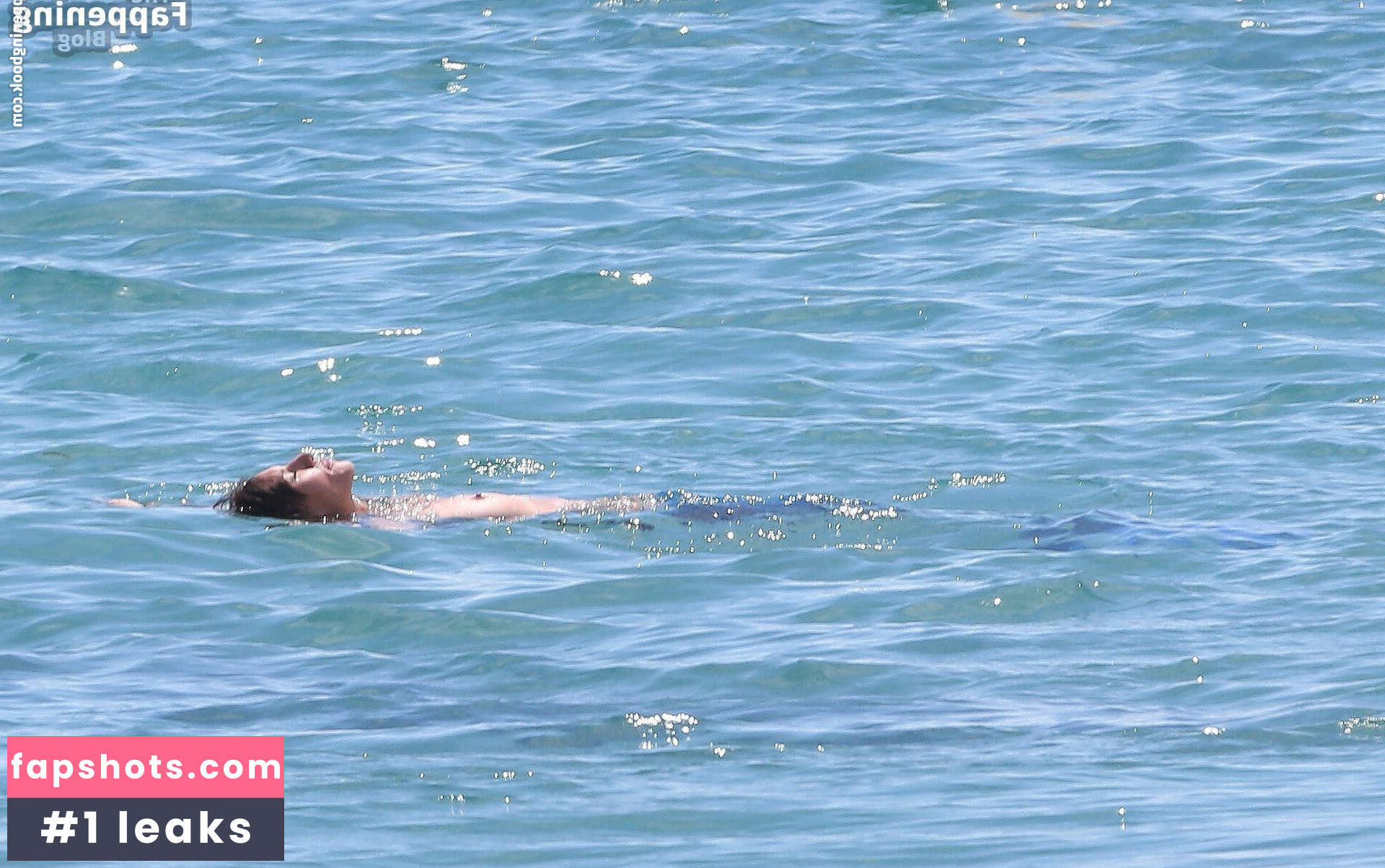 Doria Tillier gallery photo #7