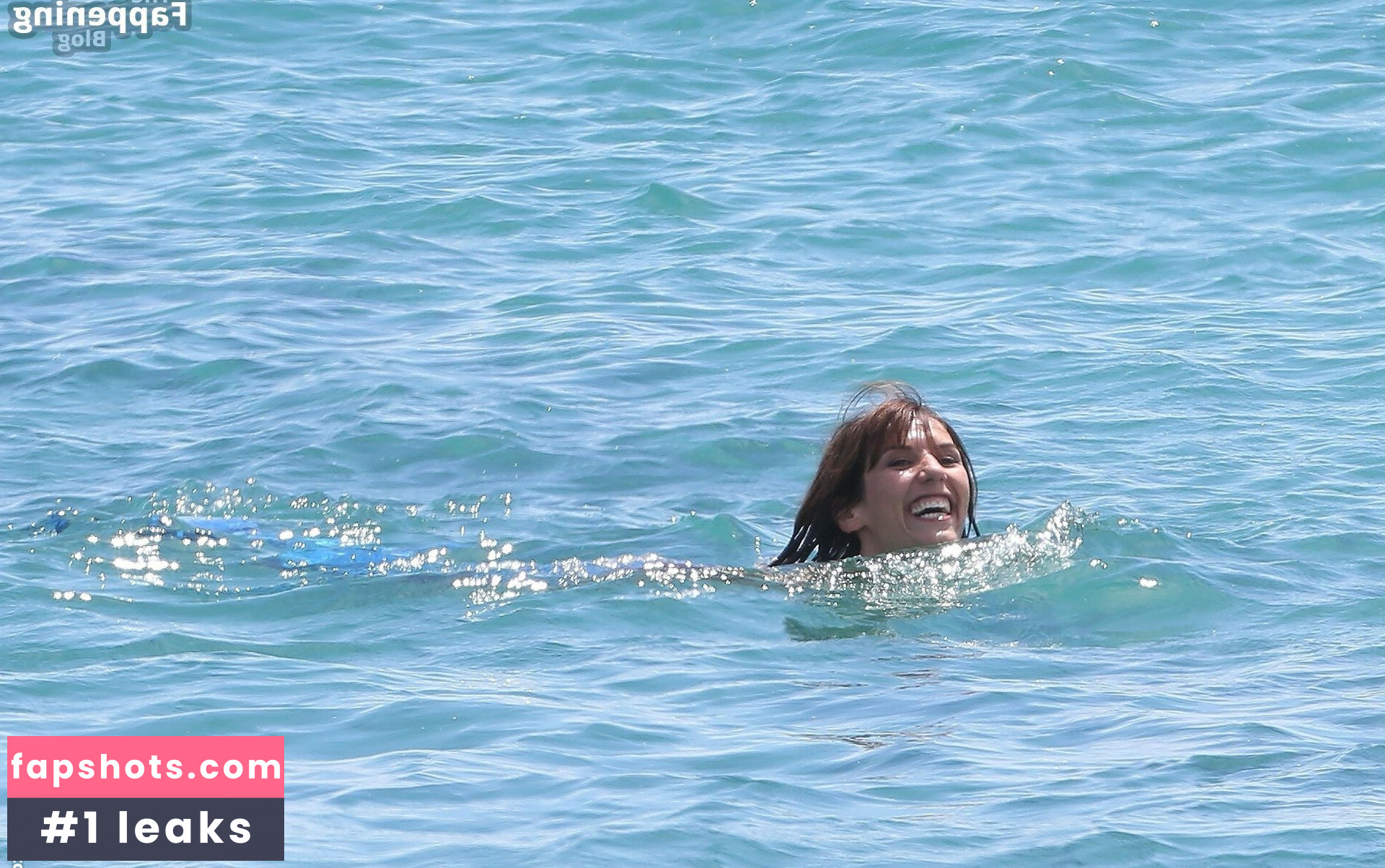 Doria Tillier gallery photo #8