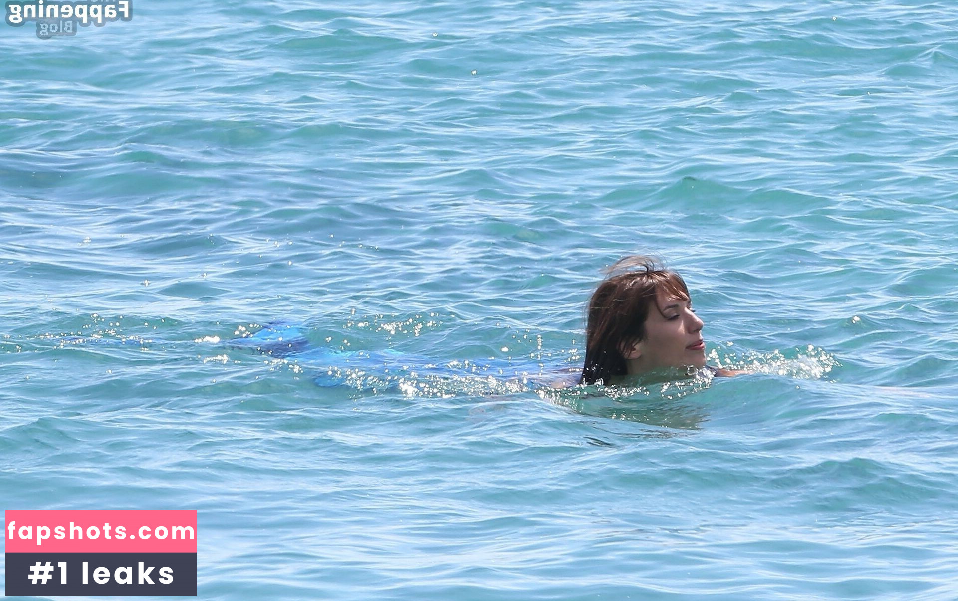 Doria Tillier gallery photo #9