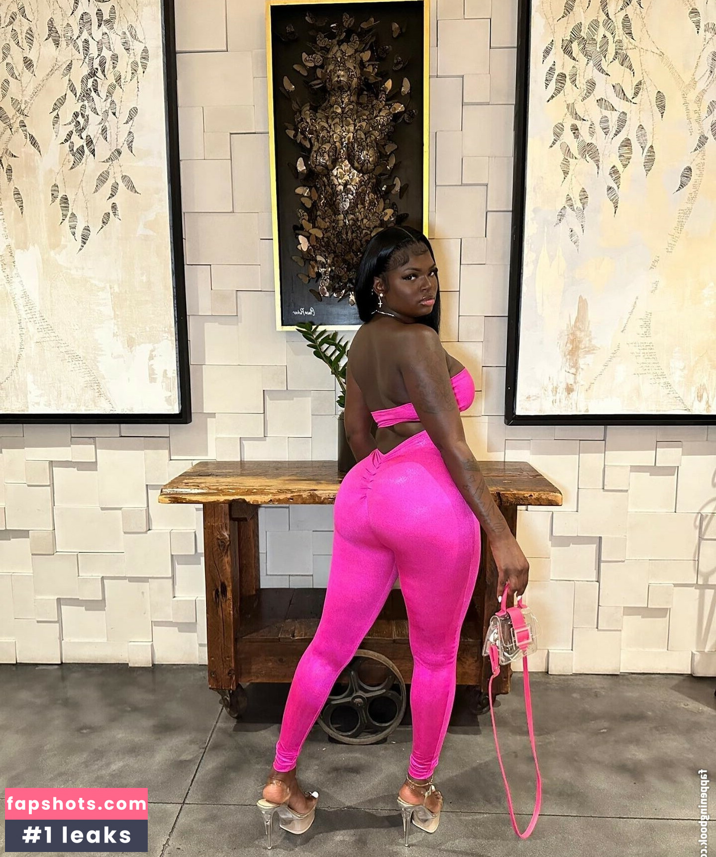 doseofneez nude babe gallery